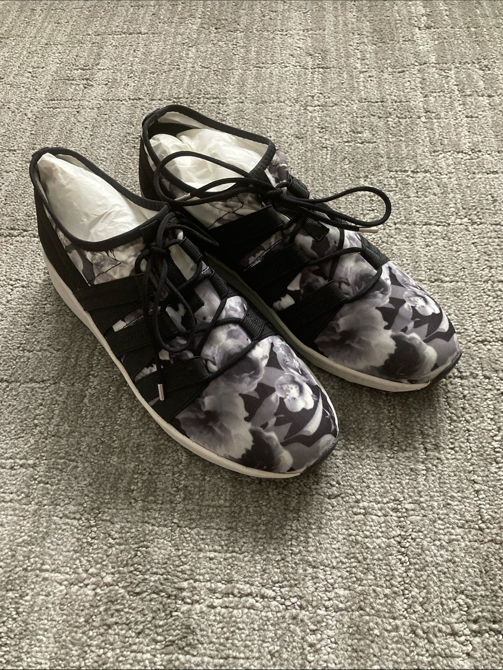 Easy Spirit Women's ES- Illuma Grey Multi Walking Shoe Floral Print
